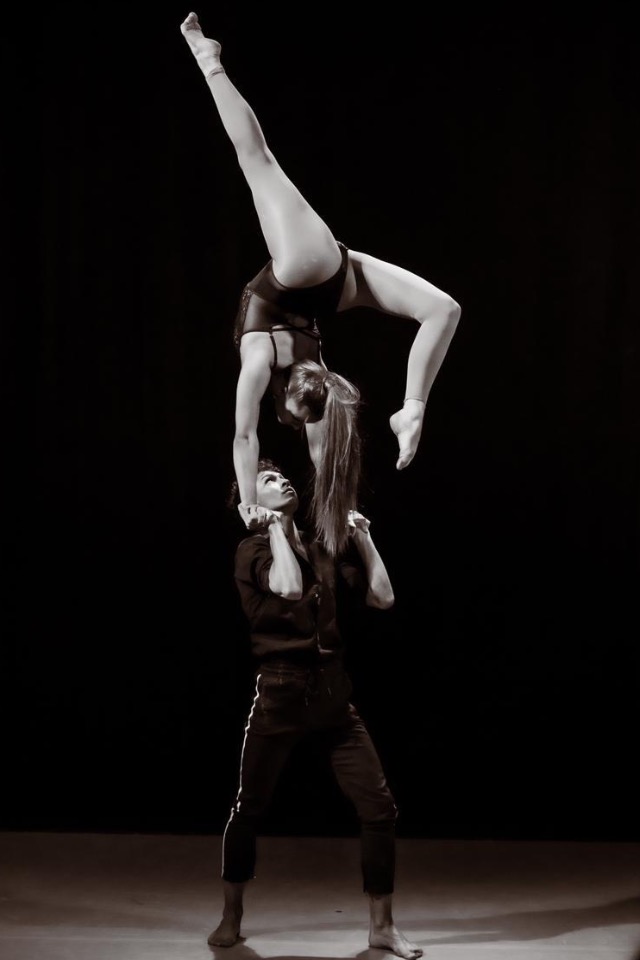 Acro Balance Duo - AJK Entertainment Agency