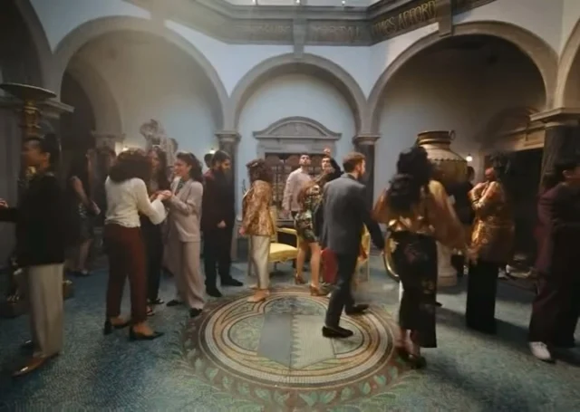 Huge congratulations to @rubyyabbas for featuring in @teddysphotos latest music video Azizam 🎶 #AJKAgency 

.
.
.
.
.
.

#Dancer #NewMusic #MusicVideo #DanceAgency