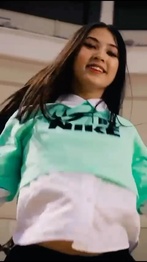 She’s got all the moves!  @asiamctreend in the latest Schuh Campaign 🙌

.
.
.
.

#ajkagency #youngtalent #streetdancer #danceagency #Schuh