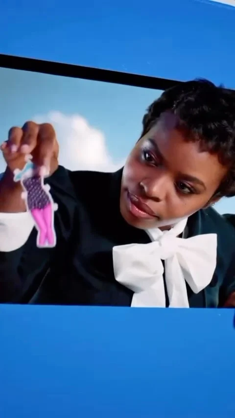 POHMARK “Try Yourself On”
Campaign featuring our wonderful @official.fay__ 👩🏿‍⚖️

Director: @heyimleaaa 

.
.
.
.

#Campaign #Poshmark #AJKAgency #TalentAgency #NewWork